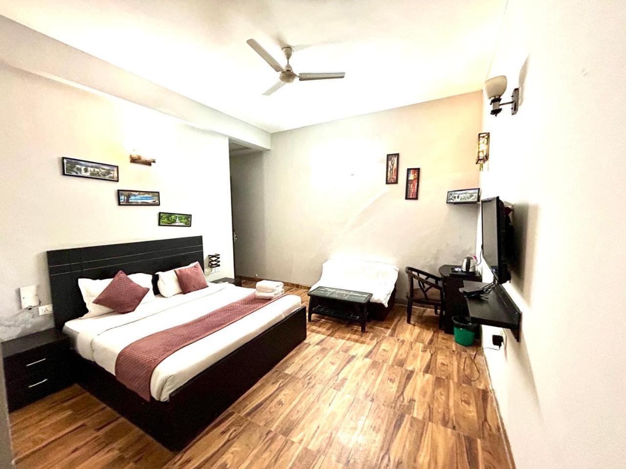 Hotel Anandan Citrine Vrindāvan Exterior foto