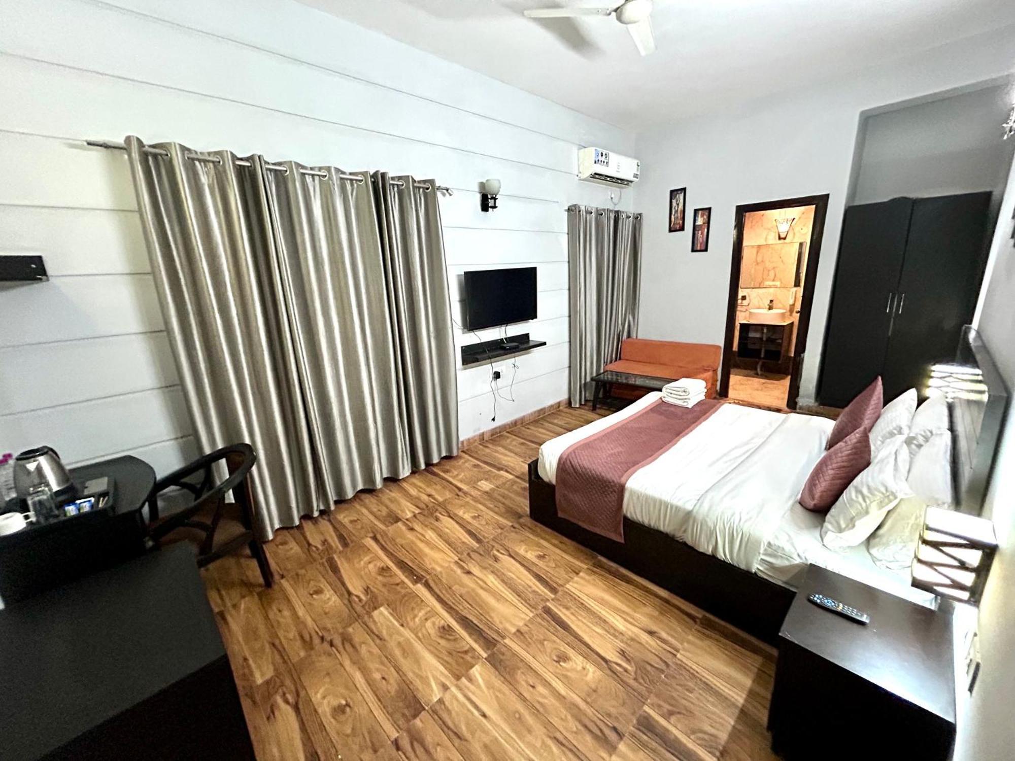 Hotel Anandan Citrine Vrindāvan Exterior foto